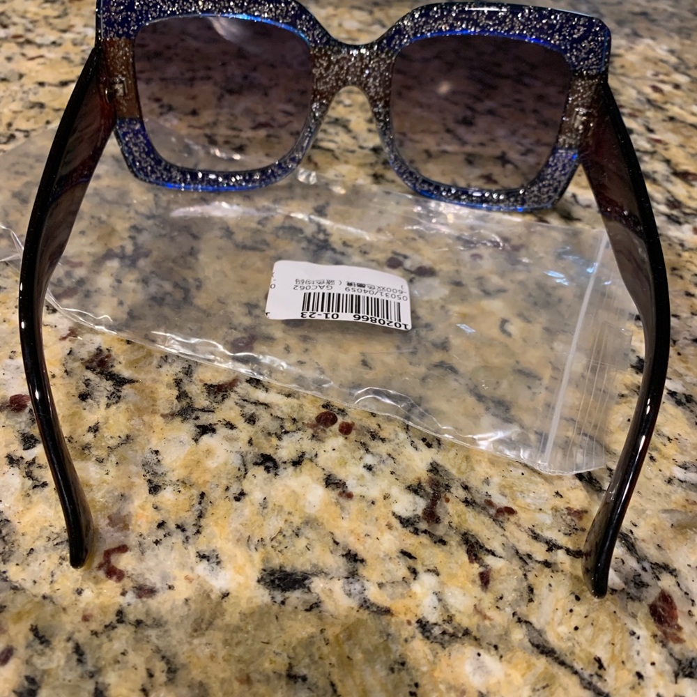 Sparkle Sunnies -SOLD❌ - Picture 5 of 6